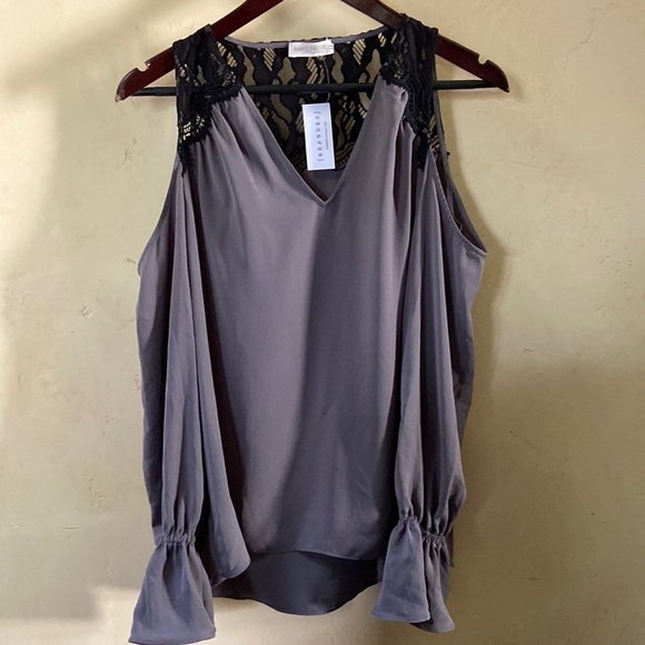 Ramy Brook Tops - Sz XS Ramy Brook Gray Cold Shoulder Blouse w/Black Lace V Front